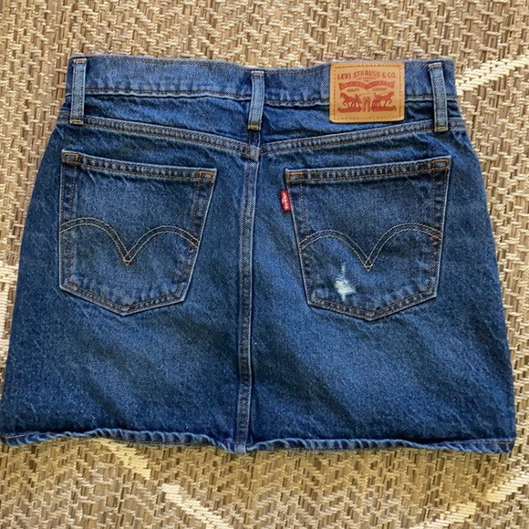 Levi’s Denim Skirt - Picture 2 of 4